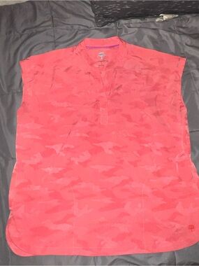 Women’s Coral Camo Short-Sleeve Shirt - and jogger bottoms healing hands